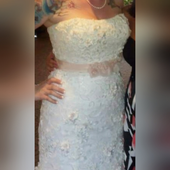 Wedding Dress - Picture 16 of 16